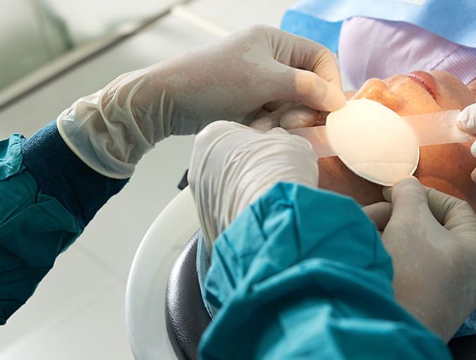 Can_you_wear_contact_lenses_after_cataract_surgery?_row_1