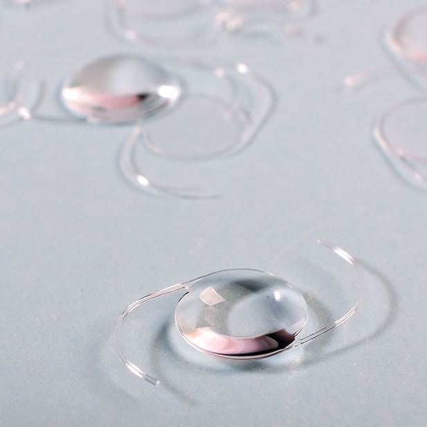 Can_you_wear_contact_lenses_after_cataract_surgery?_row_2