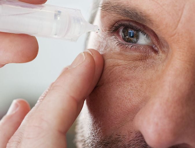 The_difference_between_eye_drops_and_saline_liquid_row_1