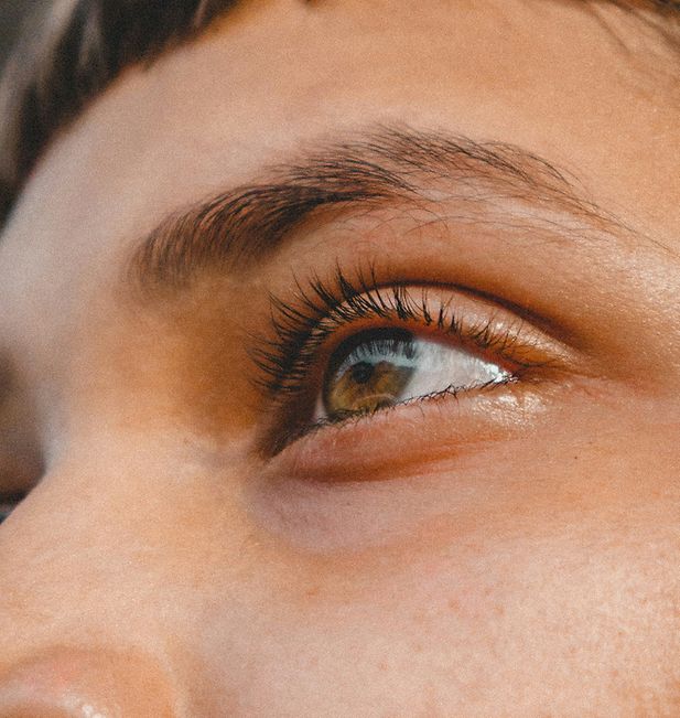 Can you wear contact lenses after LASIK?